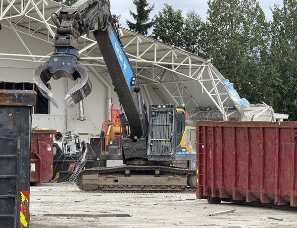 Ahlsell-bygget rives for P-plass for nytt sykehus - juli 2025